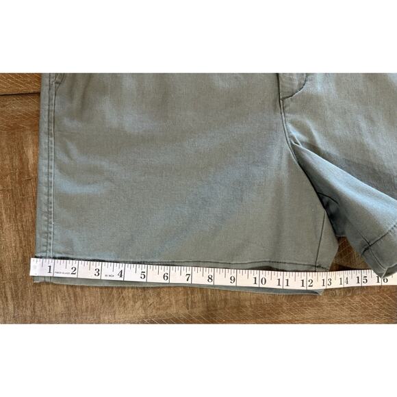 NWT Gloria Vanderbilt Mid-Rise Stretch Twill Chino 5" Inseam Green Short Size 14 - Picture 7 of 13